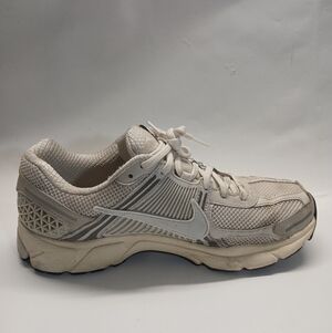 Nike Air Zoom Vomero Off-White/Light Gray Mesh Trainer